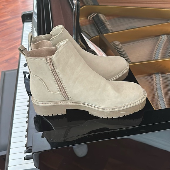 Ankle boots NWT - Picture 1 of 3